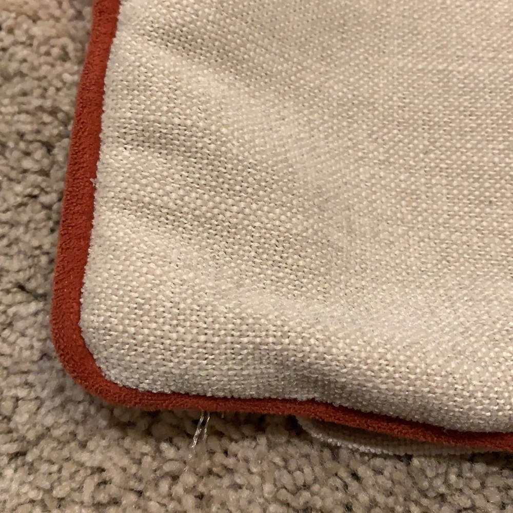 Zipper close pillow covers - Picture 2 of 3